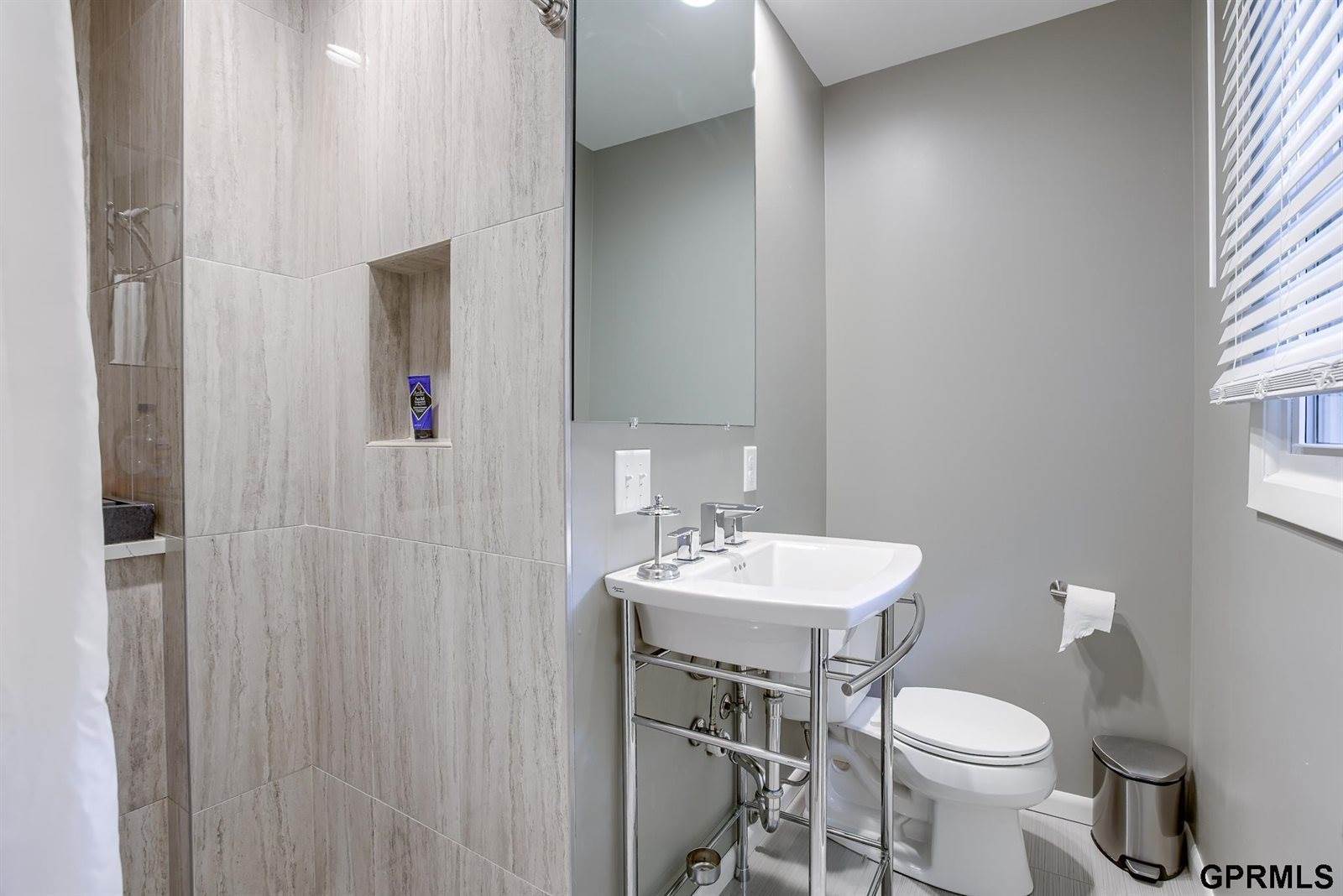 917 S 87 Street, Omaha, NE 68114