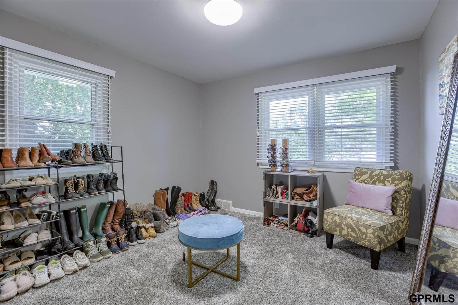 917 S 87 Street, Omaha, NE 68114