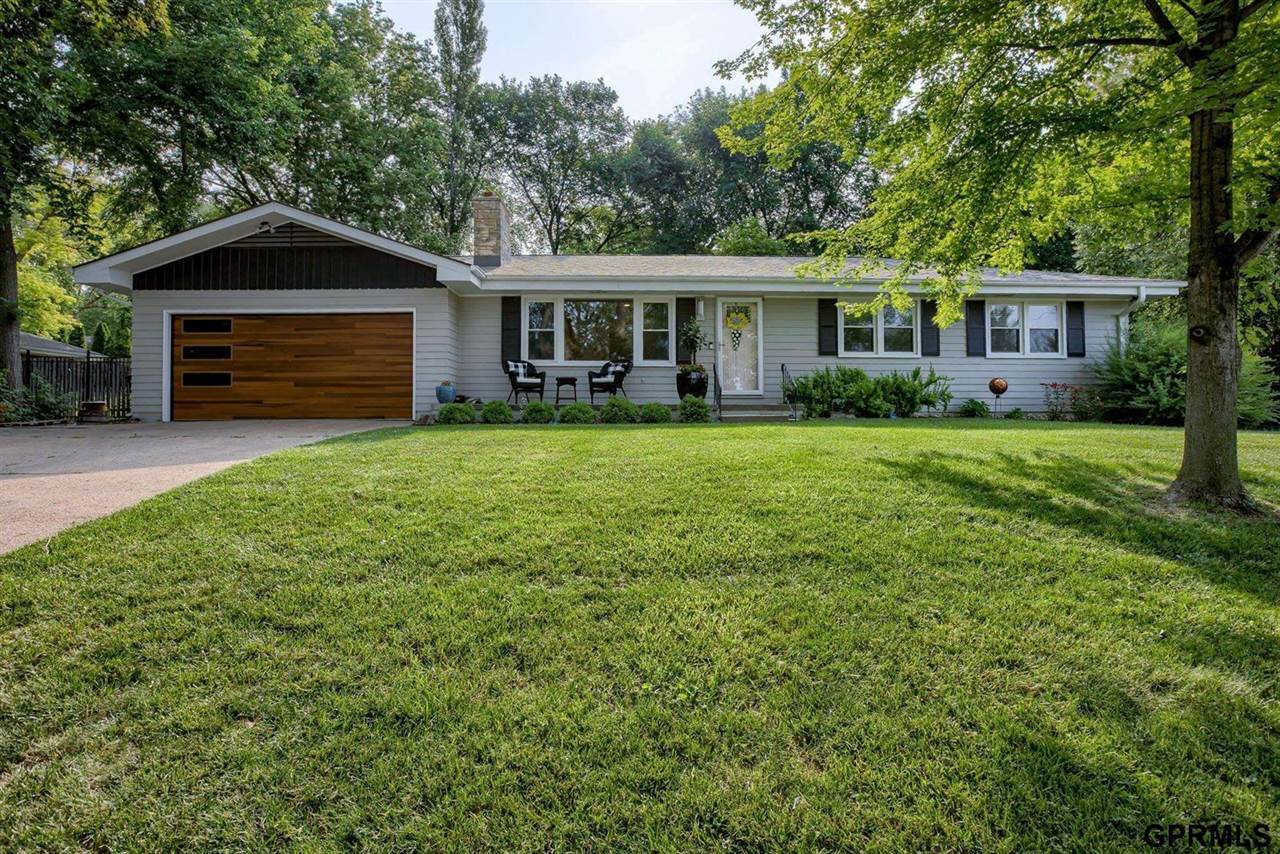 917 S 87 Street, Omaha, NE 68114