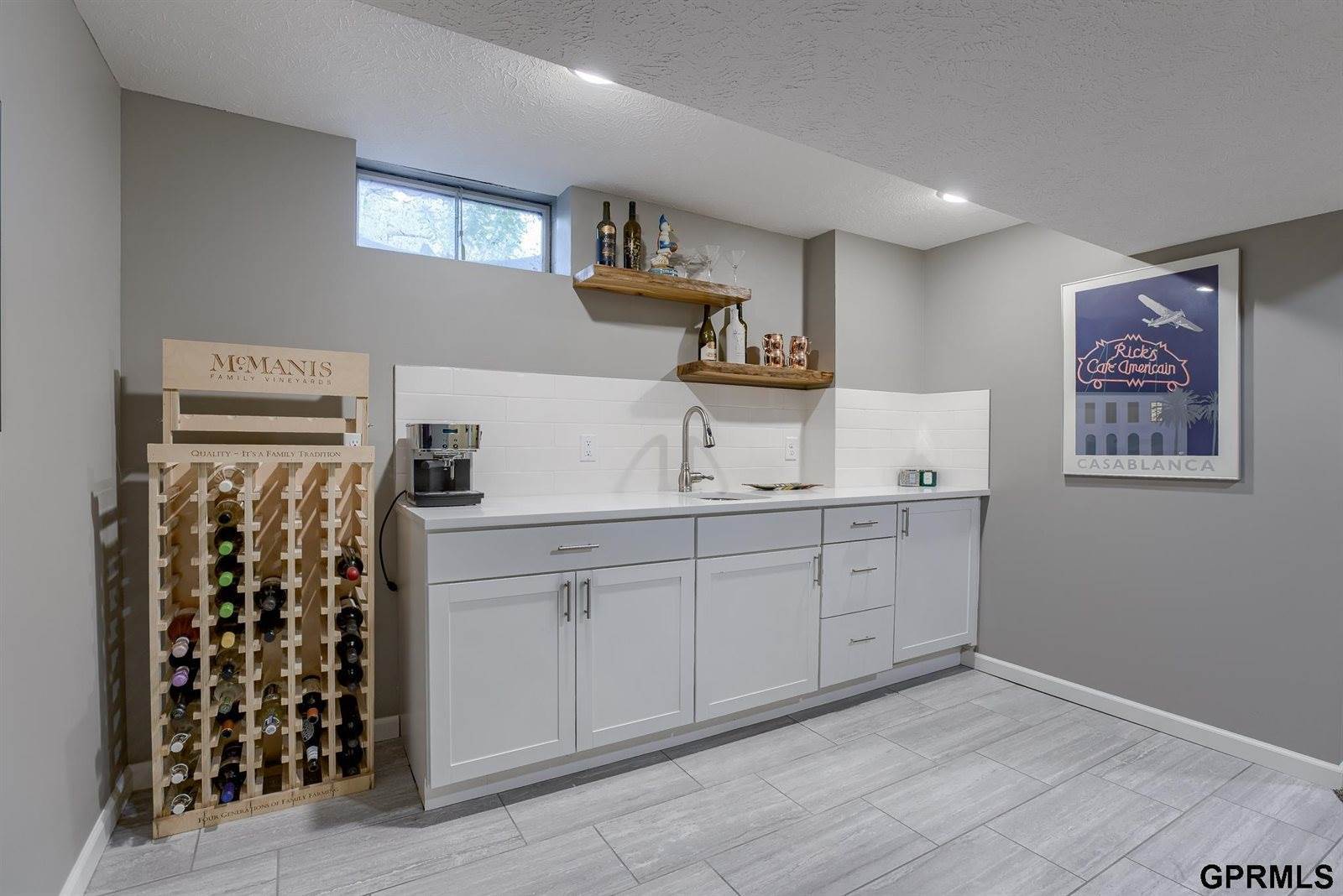 917 S 87 Street, Omaha, NE 68114