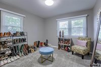 917 S 87 Street, Omaha, NE 68114