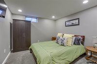 917 S 87 Street, Omaha, NE 68114