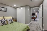 917 S 87 Street, Omaha, NE 68114