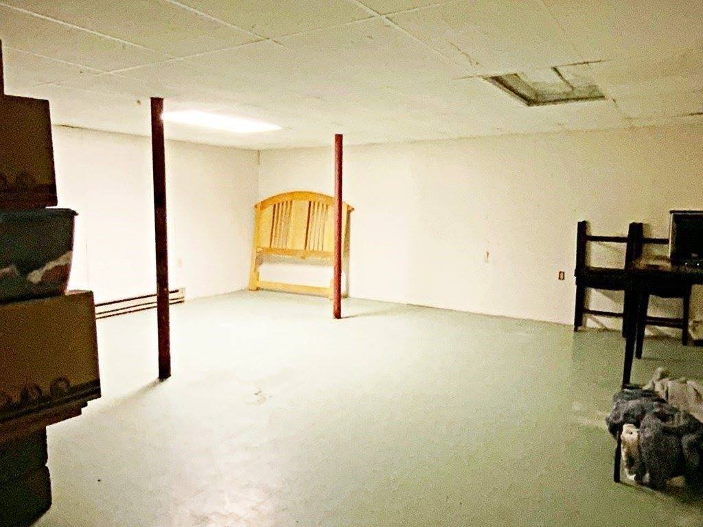 492 Maple St, Holyoke, MA 01040