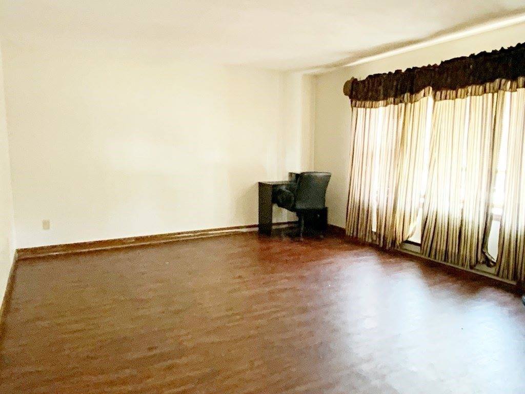 492 Maple St, Holyoke, MA 01040