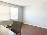 492 Maple St, Holyoke, MA 01040