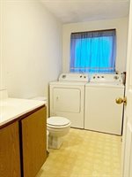 492 Maple St, Holyoke, MA 01040