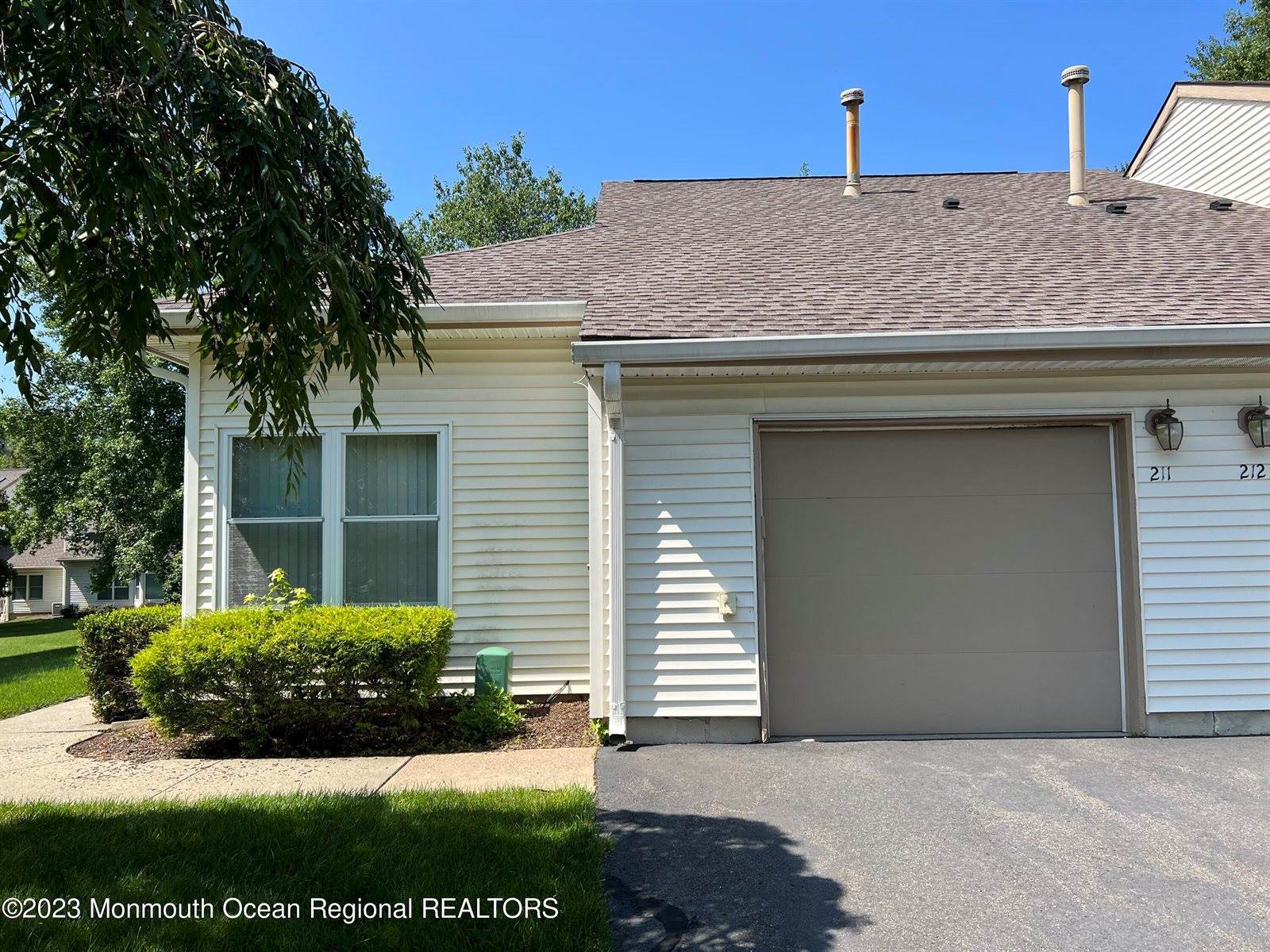 211 Ravenswood Road, Englishtown, NJ 07726