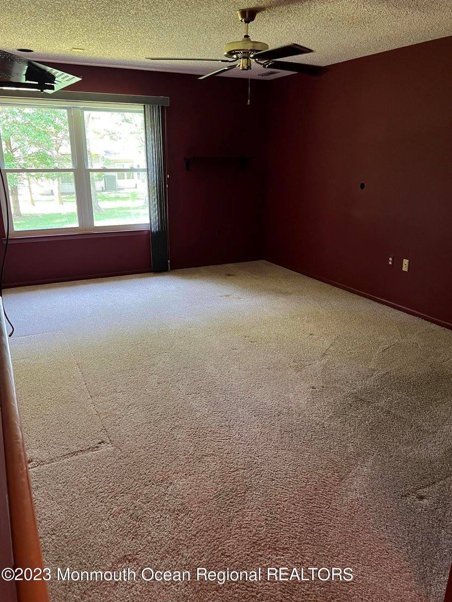 211 Ravenswood Road, Englishtown, NJ 07726