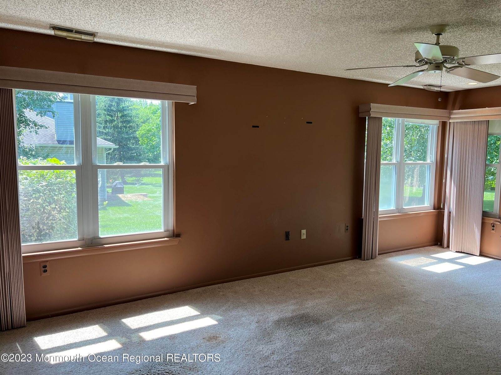 211 Ravenswood Road, Englishtown, NJ 07726