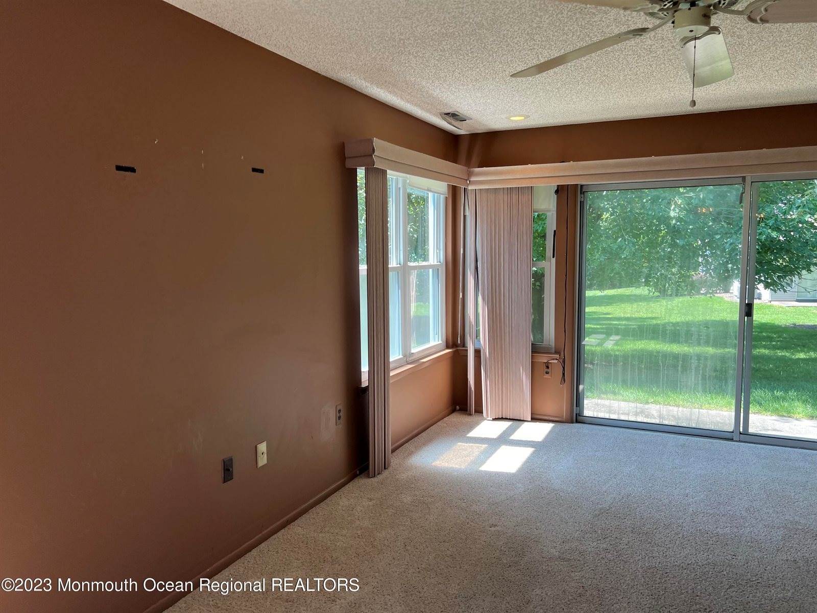 211 Ravenswood Road, Englishtown, NJ 07726