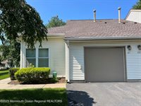 211 Ravenswood Road, Englishtown, NJ 07726