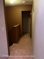 211 Ravenswood Road, Englishtown, NJ 07726