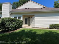 211 Ravenswood Road, Englishtown, NJ 07726