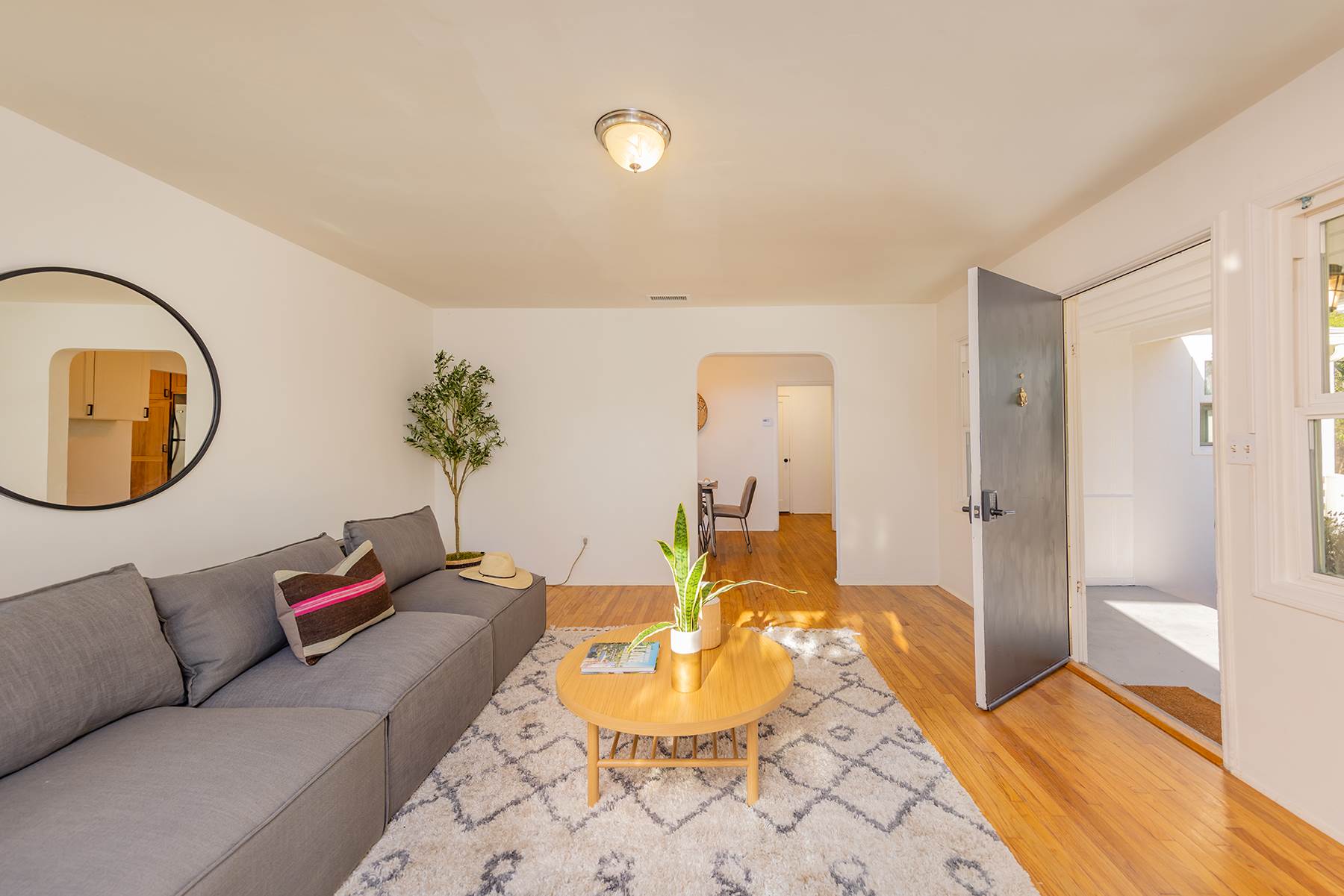 112 N. Fulton St., Ojai, CA 93023