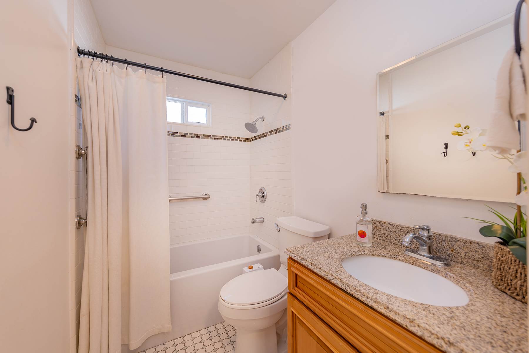 112 N. Fulton St., Ojai, CA 93023