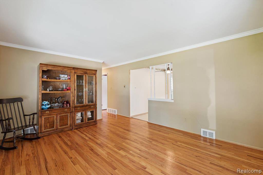 7344 Iroquois Street, Westland, MI 48185