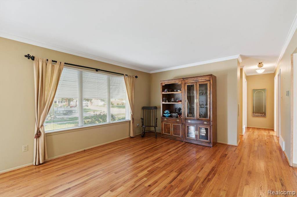 7344 Iroquois Street, Westland, MI 48185