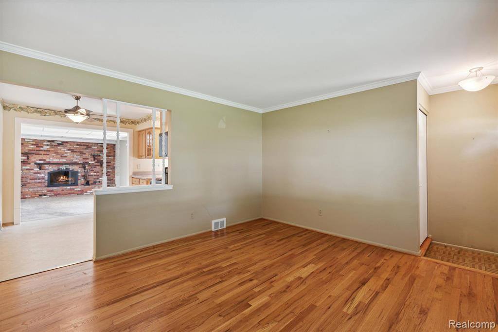 7344 Iroquois Street, Westland, MI 48185