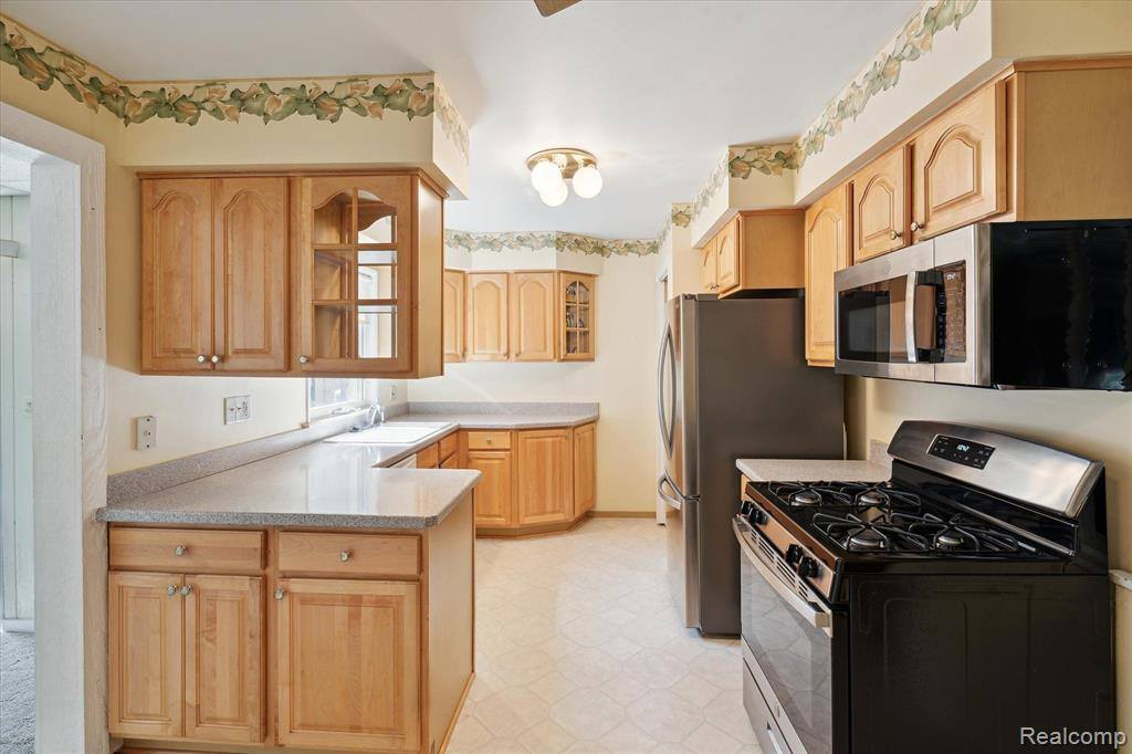 7344 Iroquois Street, Westland, MI 48185