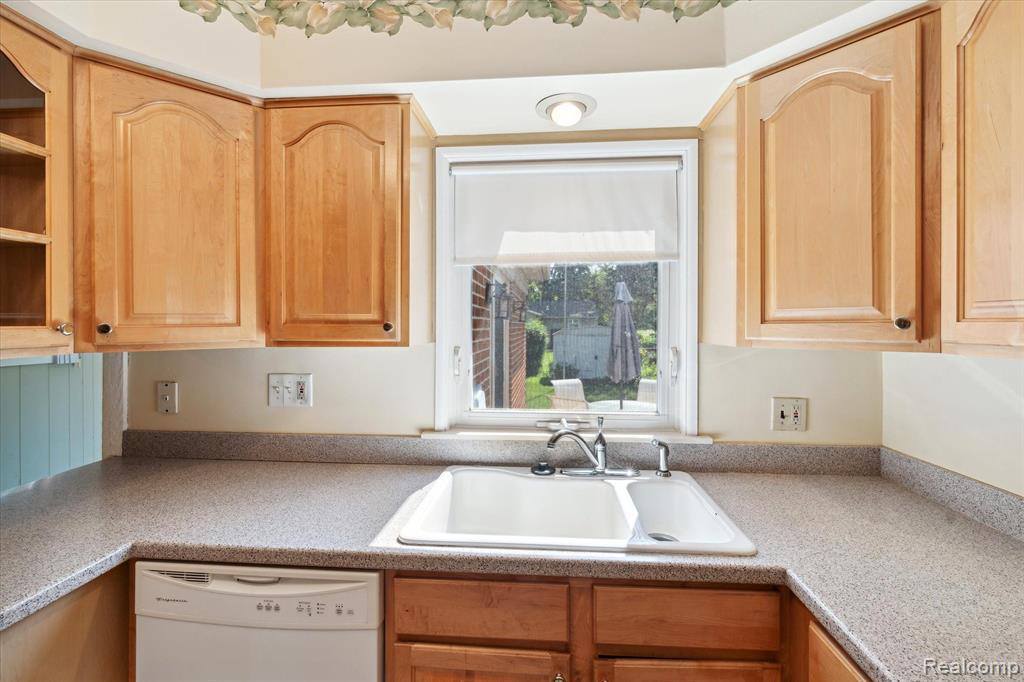 7344 Iroquois Street, Westland, MI 48185