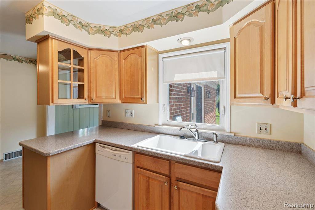 7344 Iroquois Street, Westland, MI 48185