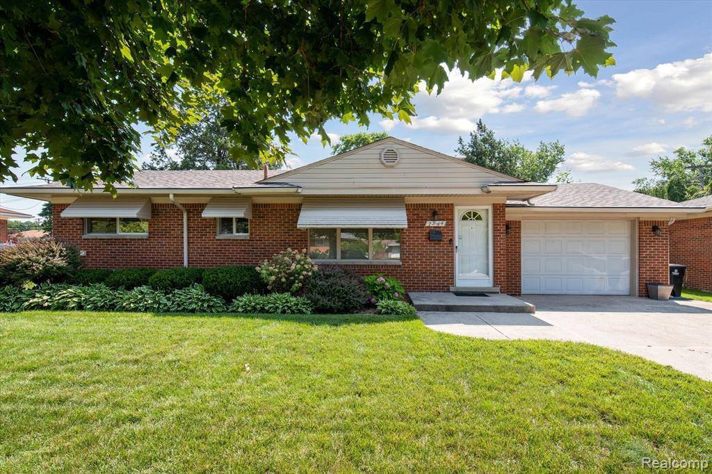 7344 Iroquois Street, Westland, MI 48185