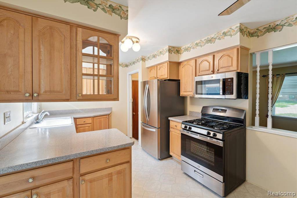 7344 Iroquois Street, Westland, MI 48185