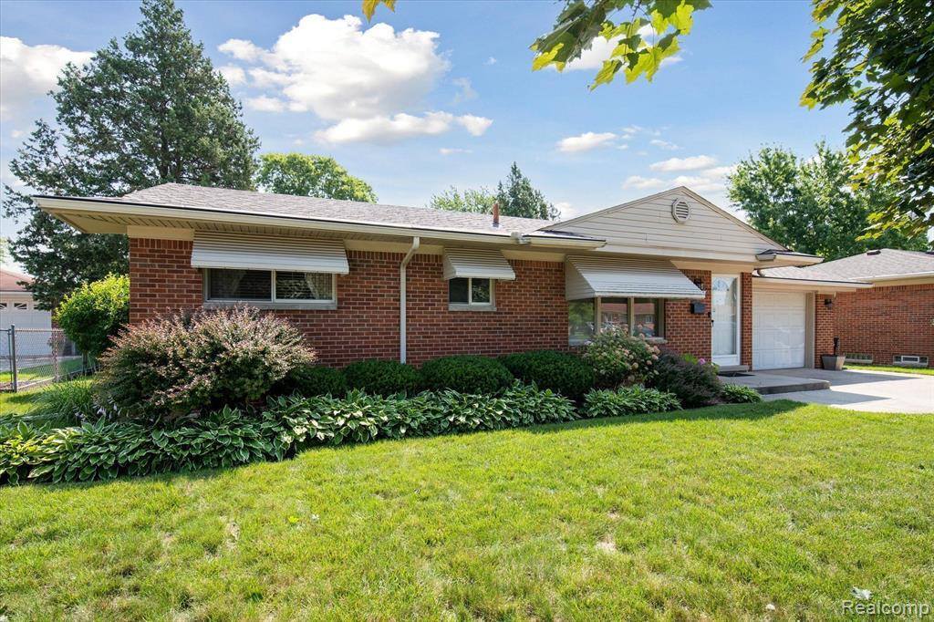 7344 Iroquois Street, Westland, MI 48185