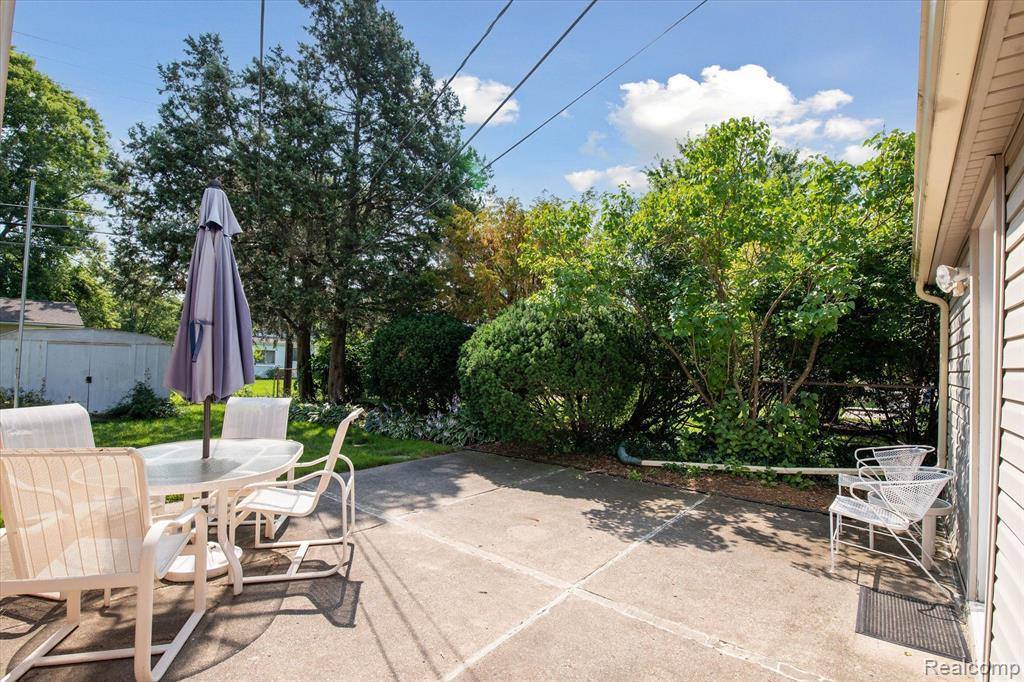 7344 Iroquois Street, Westland, MI 48185