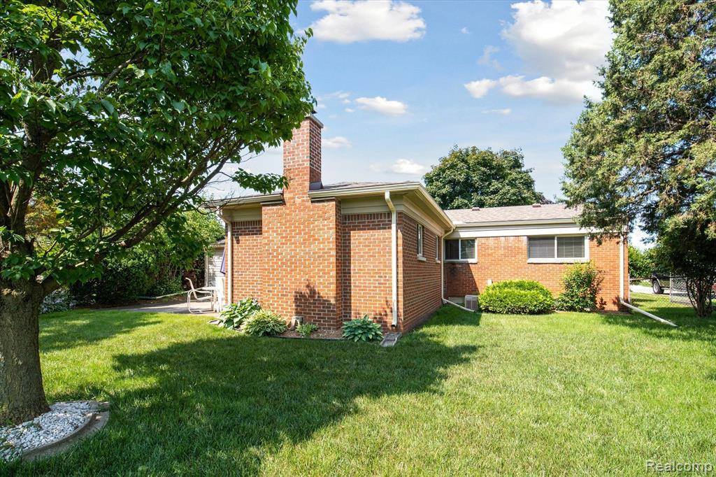 7344 Iroquois Street, Westland, MI 48185