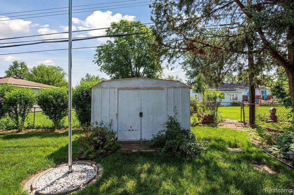 7344 Iroquois Street, Westland, MI 48185