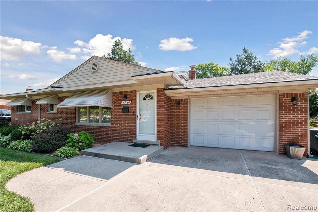 7344 Iroquois Street, Westland, MI 48185