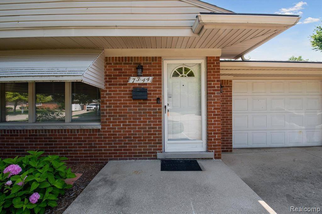 7344 Iroquois Street, Westland, MI 48185