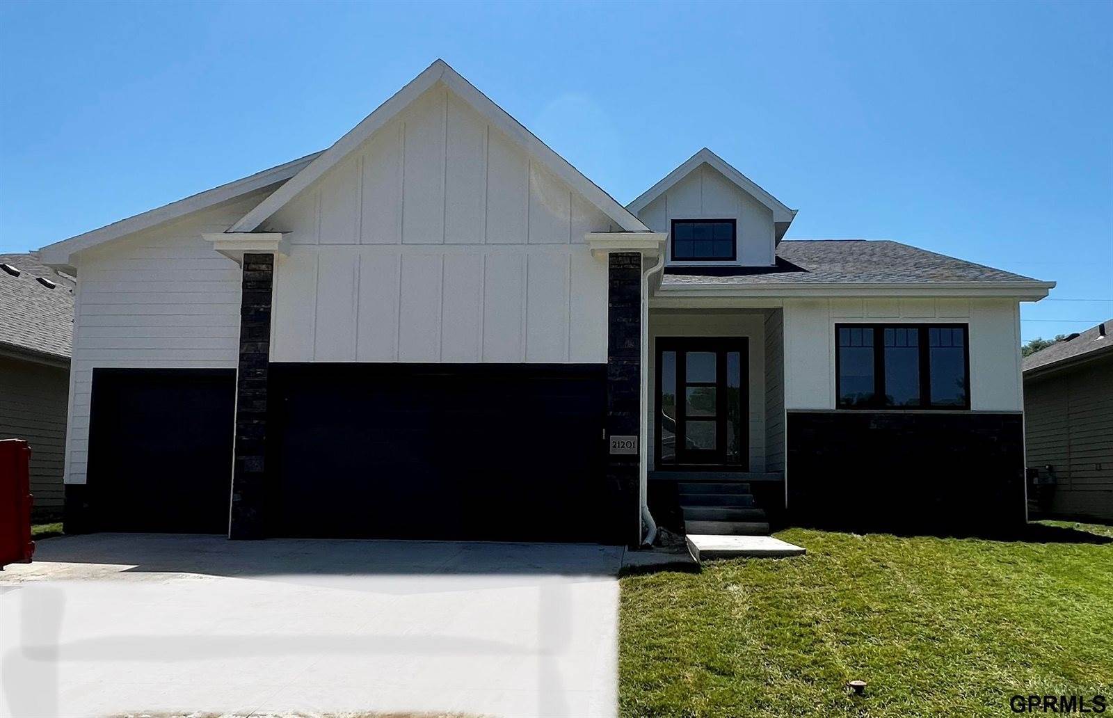 21201 Arbor Court, Elkhorn, NE 68022