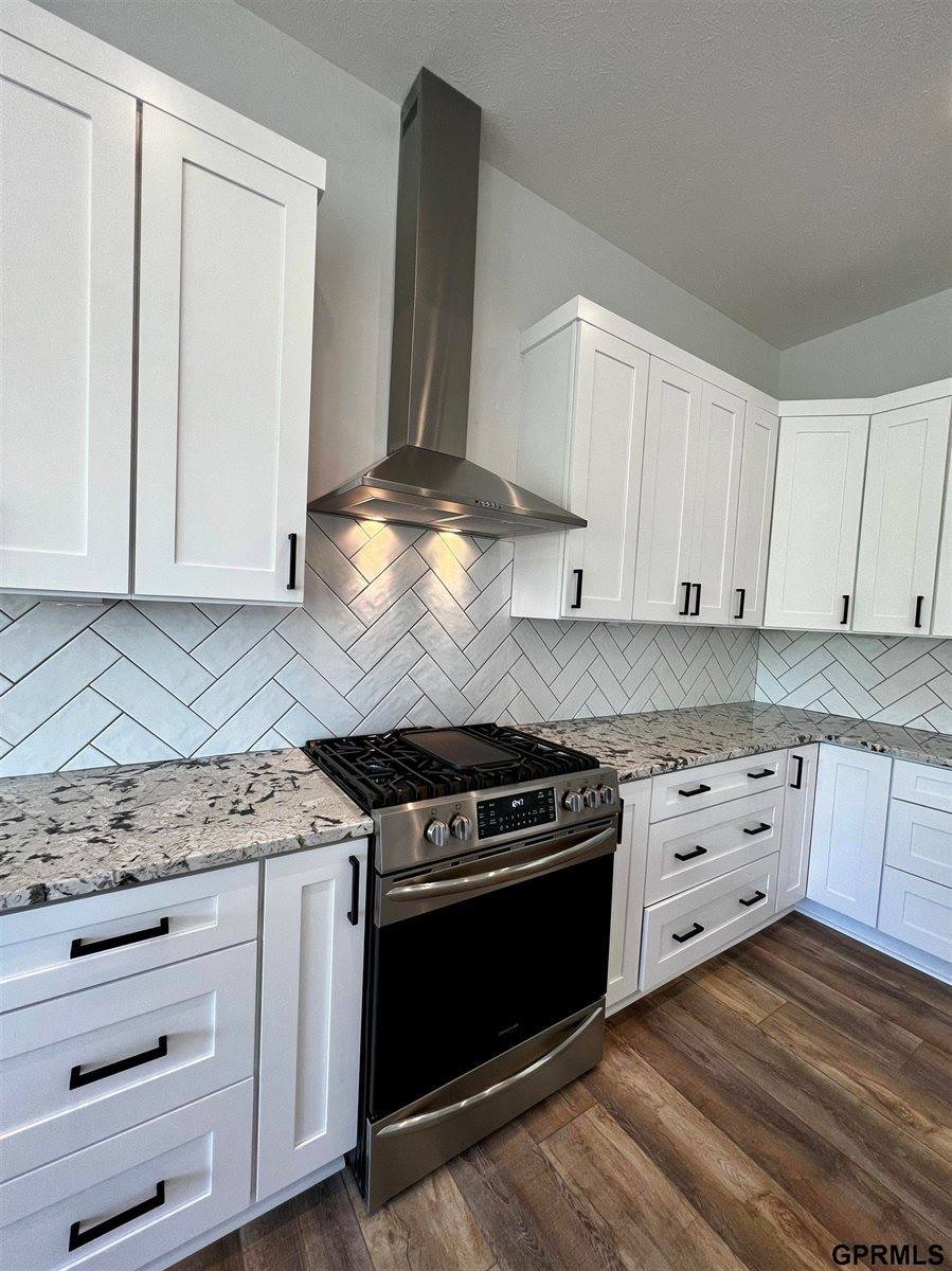 21201 Arbor Court, Elkhorn, NE 68022