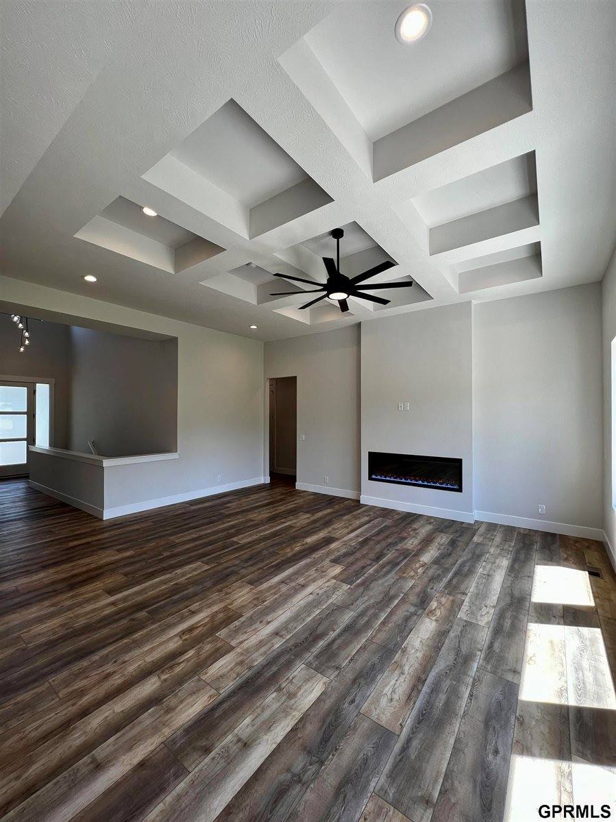 21201 Arbor Court, Elkhorn, NE 68022