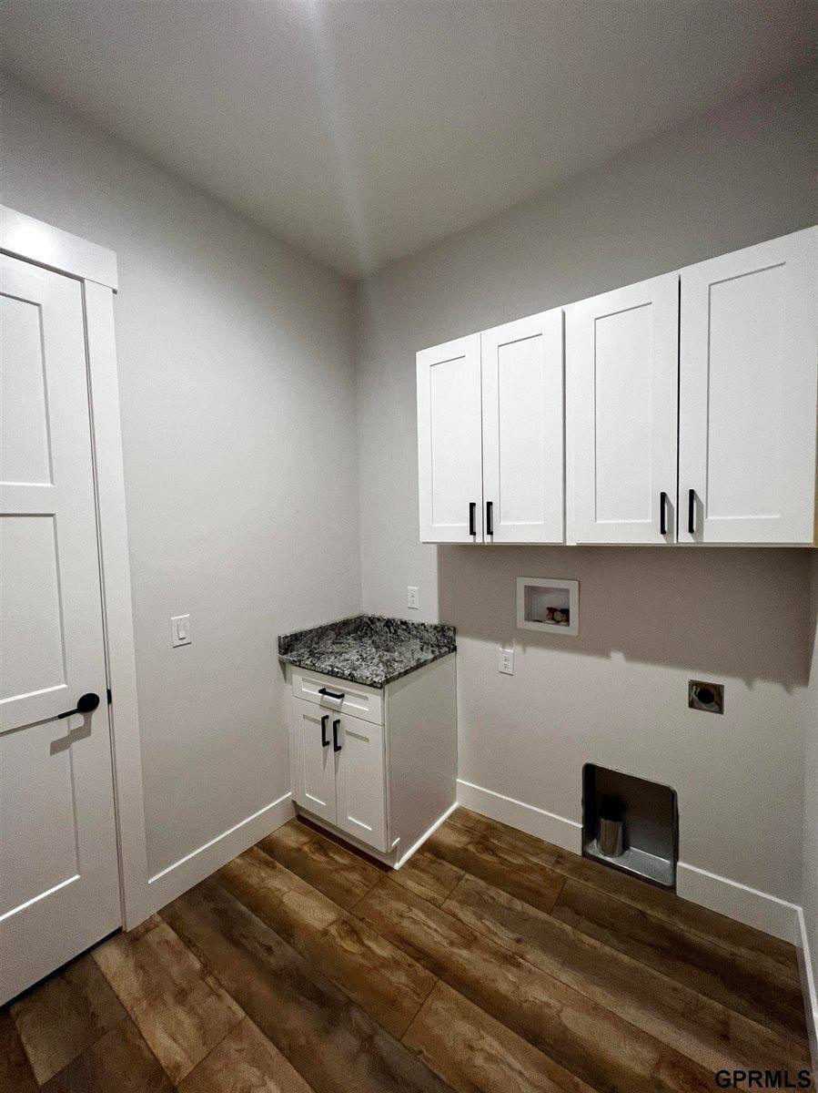 21201 Arbor Court, Elkhorn, NE 68022