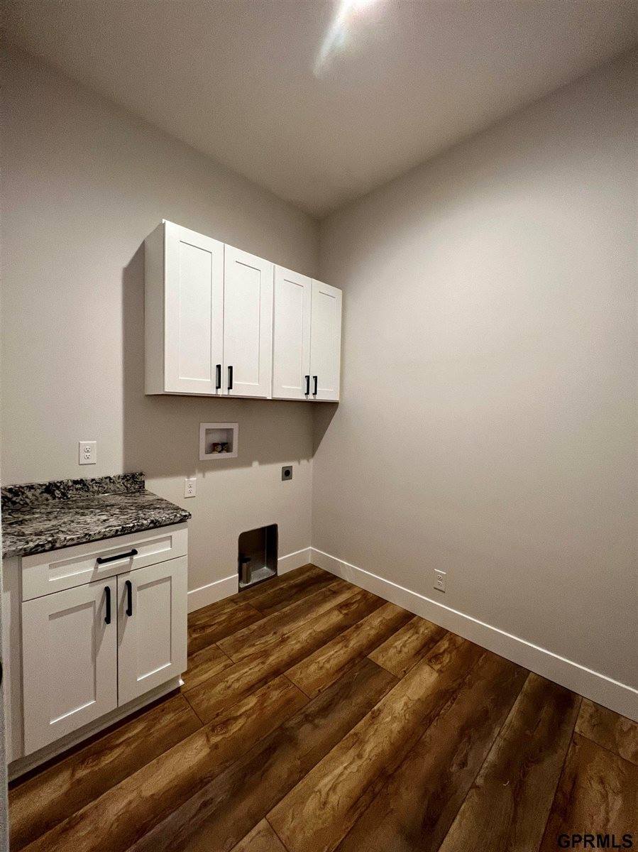 21201 Arbor Court, Elkhorn, NE 68022