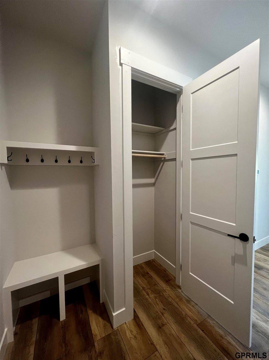 21201 Arbor Court, Elkhorn, NE 68022