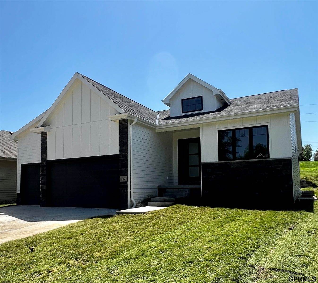 21201 Arbor Court, Elkhorn, NE 68022