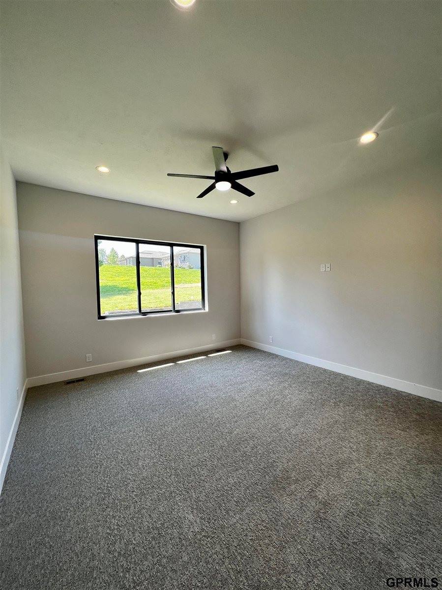 21201 Arbor Court, Elkhorn, NE 68022