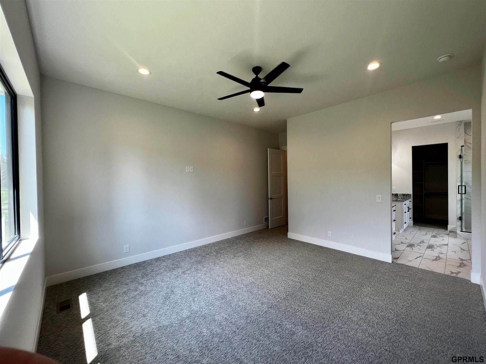 21201 Arbor Court, Elkhorn, NE 68022