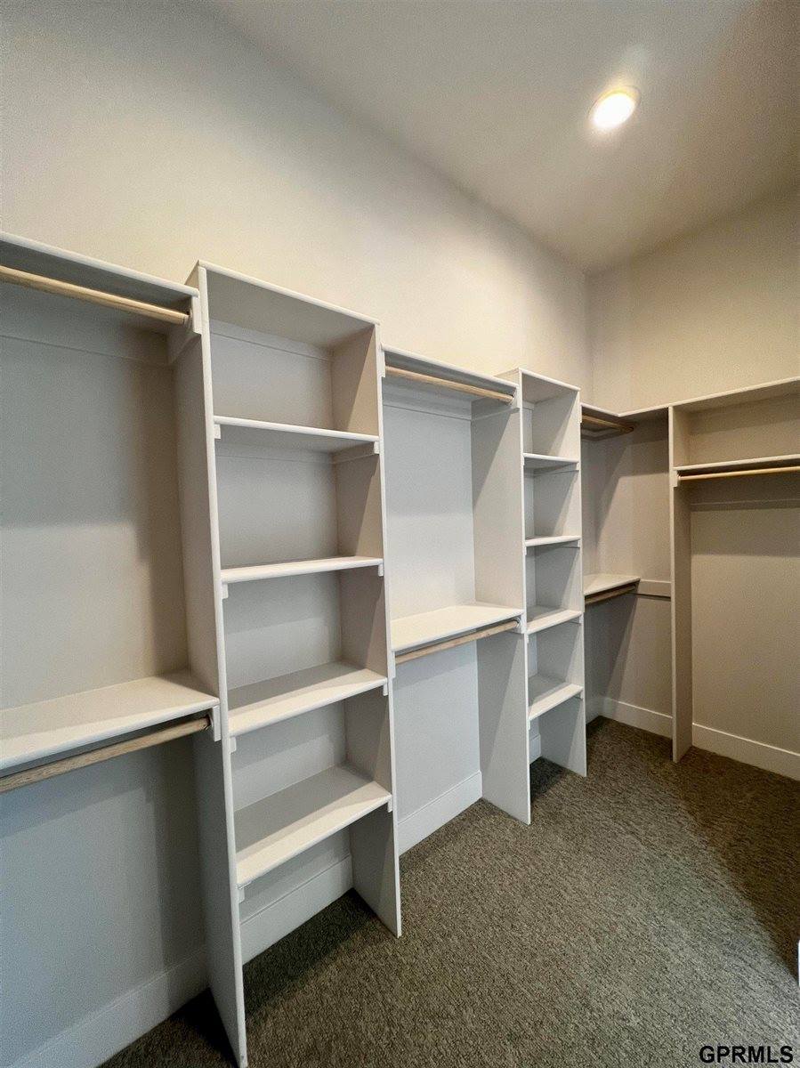 21201 Arbor Court, Elkhorn, NE 68022