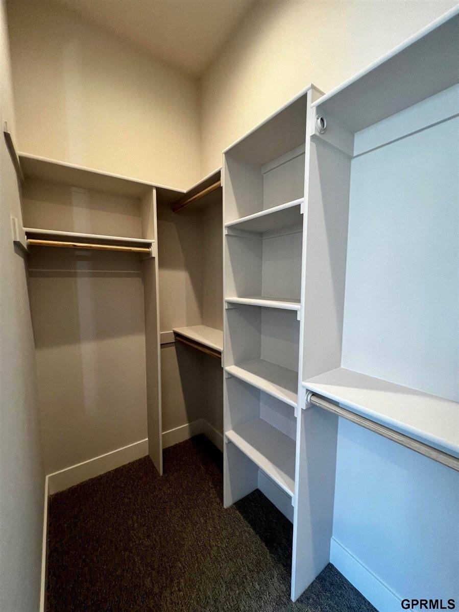 21201 Arbor Court, Elkhorn, NE 68022