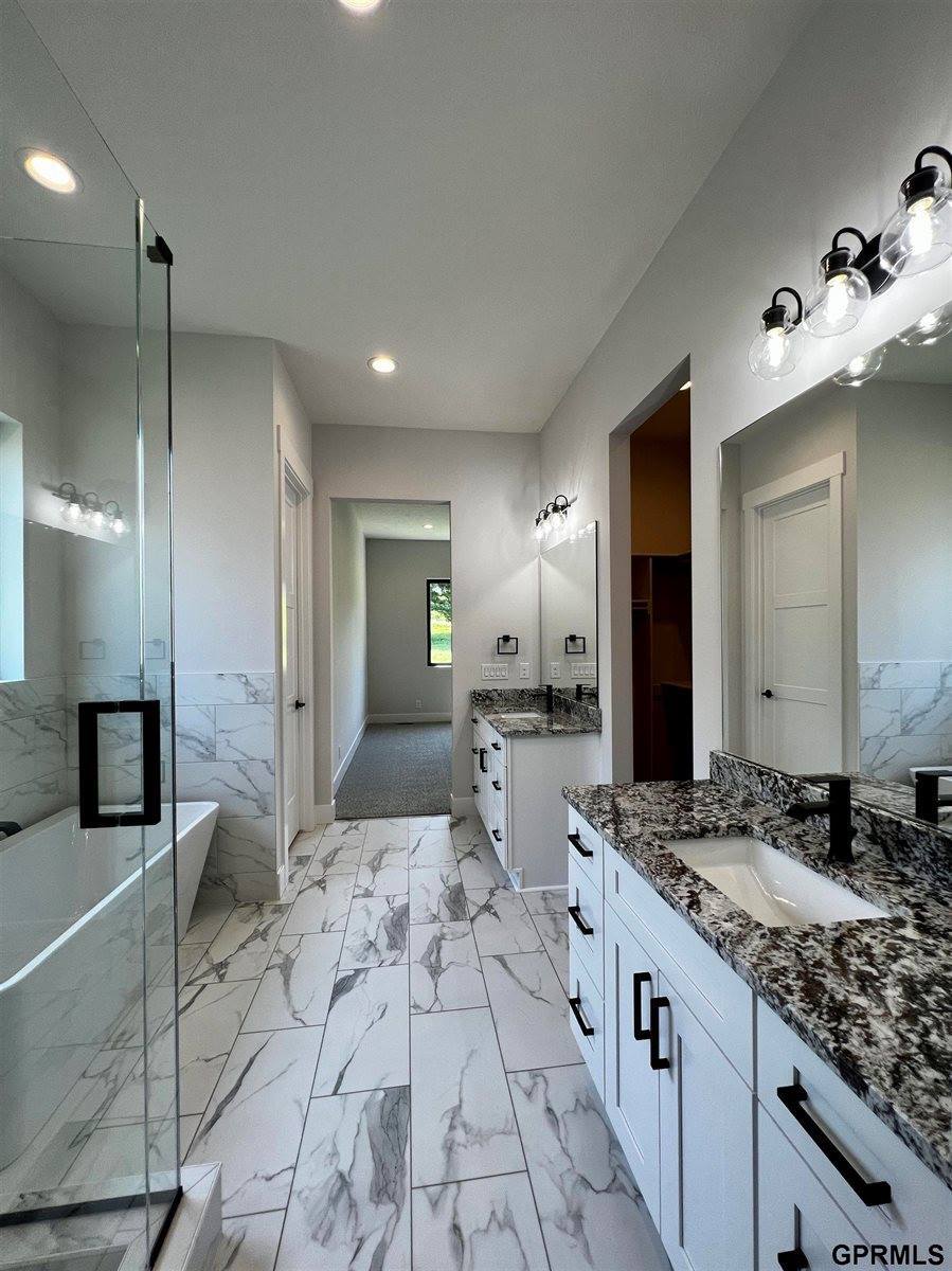 21201 Arbor Court, Elkhorn, NE 68022