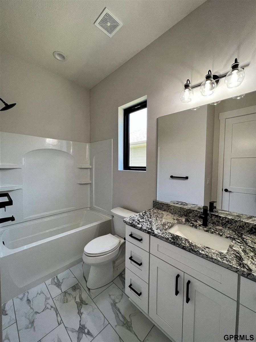 21201 Arbor Court, Elkhorn, NE 68022