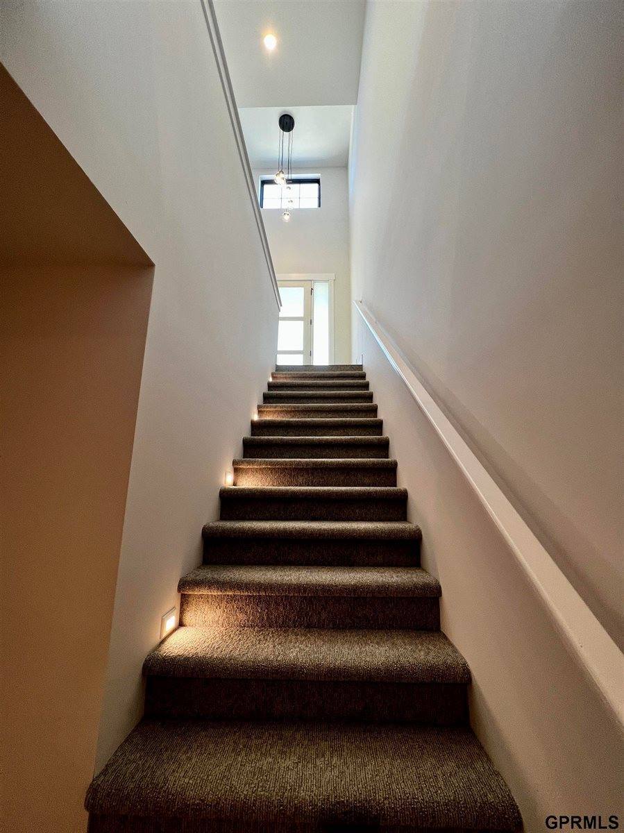 21201 Arbor Court, Elkhorn, NE 68022