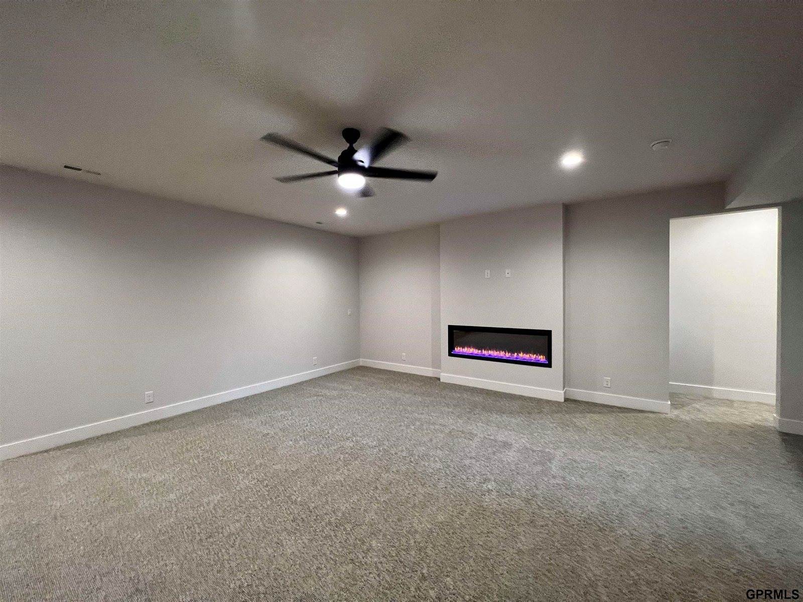 21201 Arbor Court, Elkhorn, NE 68022