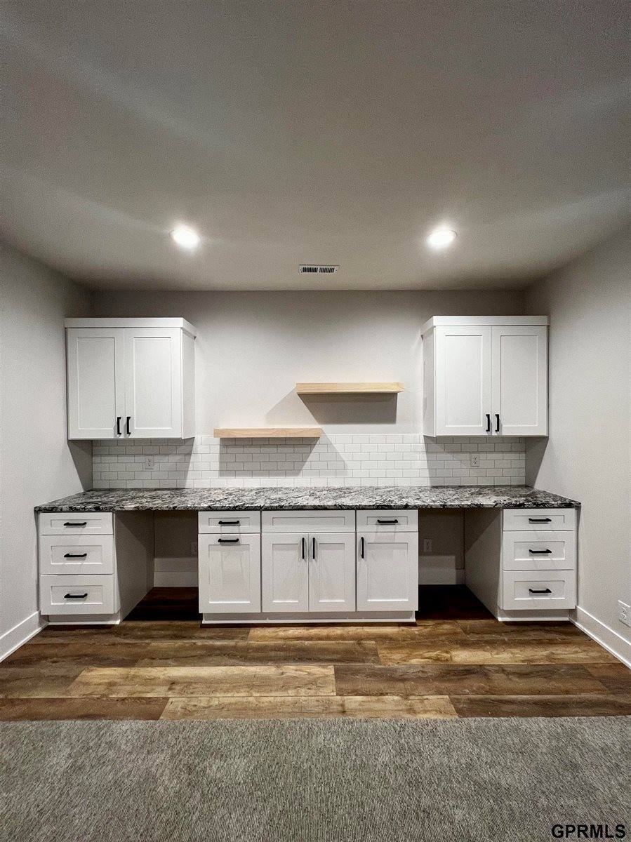 21201 Arbor Court, Elkhorn, NE 68022